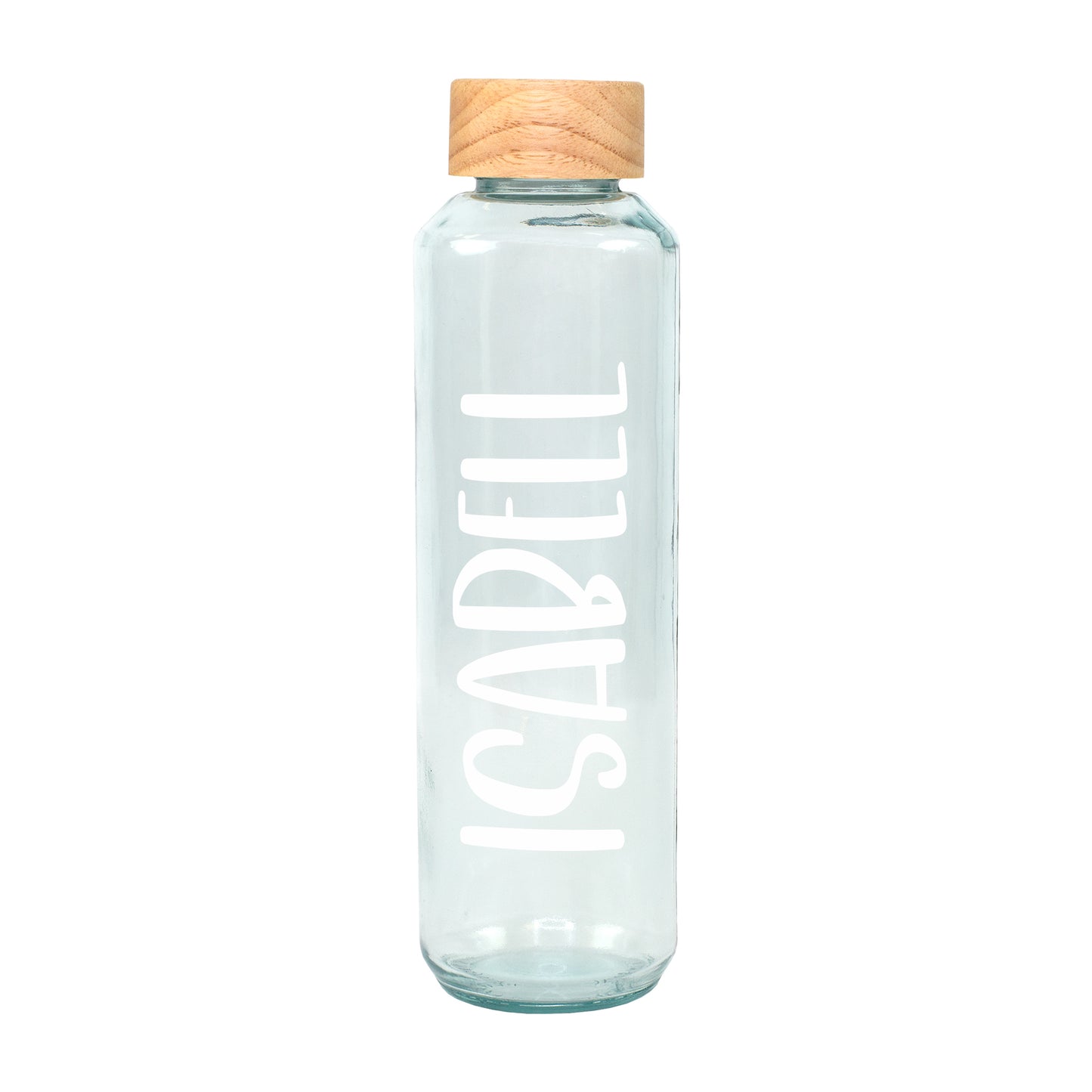 Freigestellte personalisierte Trinkflasche aus recyceltem Glas mit großem weißen Namensaufdruck Isabell und Holzdeckel
