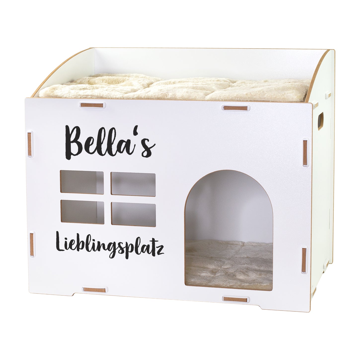 Freigestelltes weißes Katzenhaus mit Name Bella’s, Wunschtext Lieblingsplatz, Fenster und großer Türöffnung