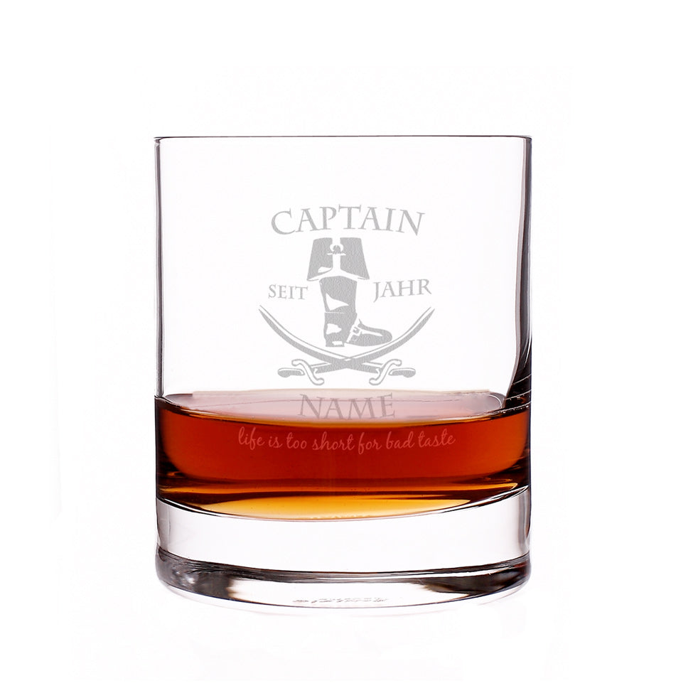 Glas für Ihren Rum garviert mit Piratenstiefel, Name und Geburtsjahr