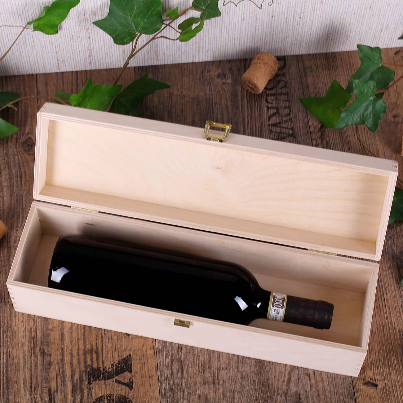 Holzverpackung für Rotwein zum Geburtstag - mit Weinflasche
