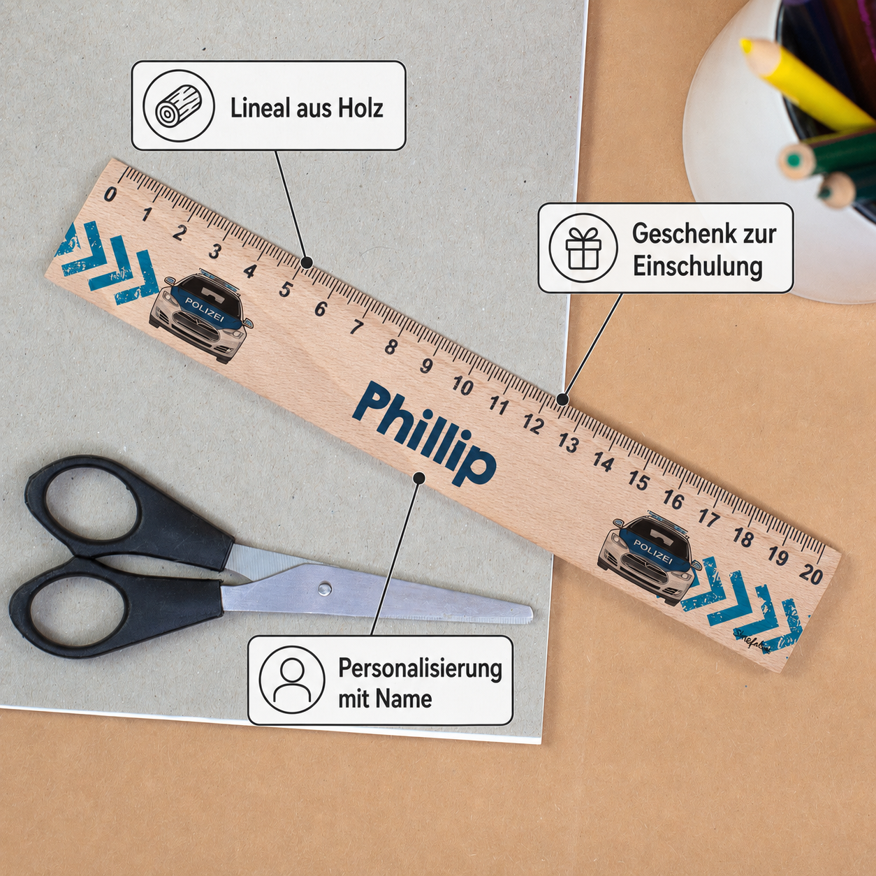 Personalisiertes Polizei-Lineal aus Holz mit Name Phillip neben Schere und Schulmaterial