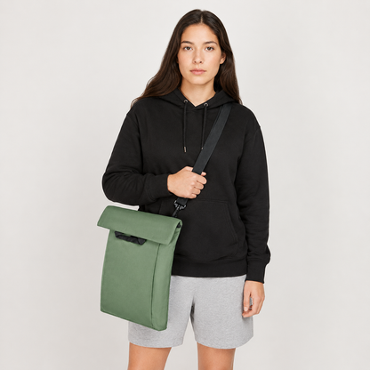 Leichter 2-in-1 Rucksack personalisiert mit Name und Blumen | Geschenk für Frauen, Wandern & Urlaub