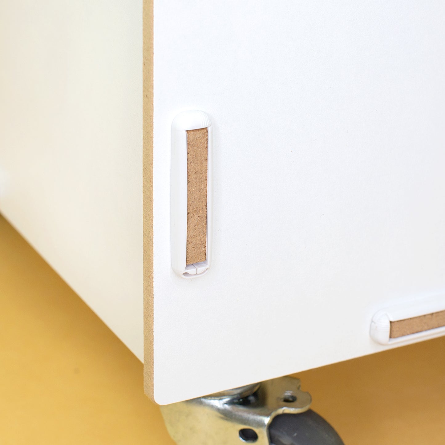 Personalisierte Rollbox aus Holz von clipfritz - Bunte Bausteinwelt | Kinder-Spielzeugkiste mit Name