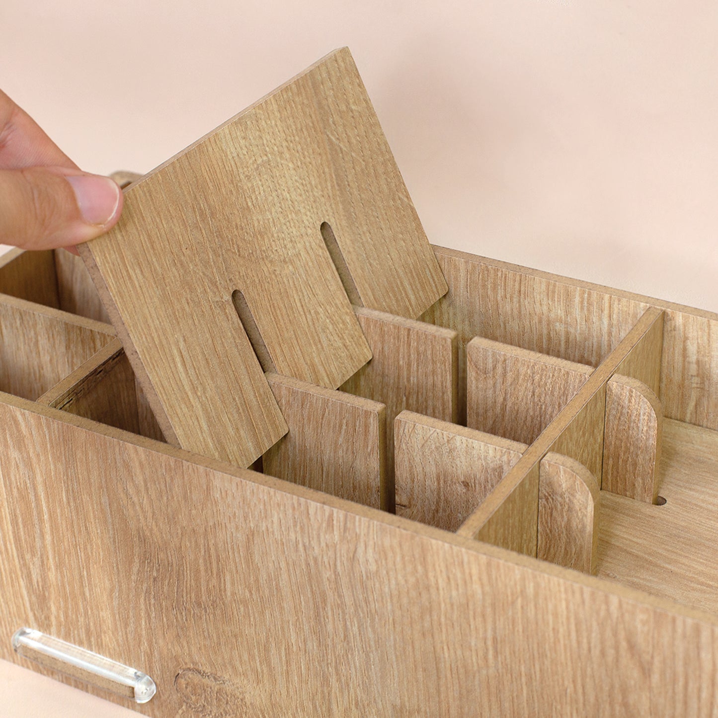 Stiftebox in Holzoptik mit herausnehmbarer Trennwand zur flexiblen Aufteilung