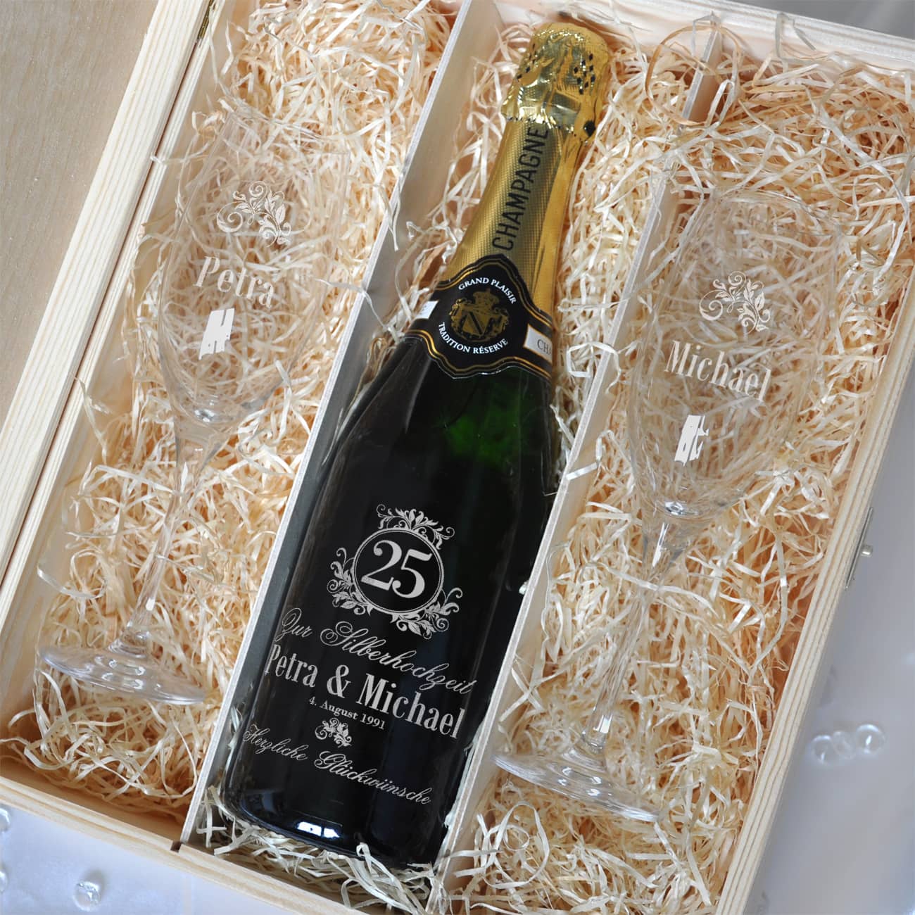 Edles Champagner Geschenkset zur Silberhochzeit mit Namen und Datum