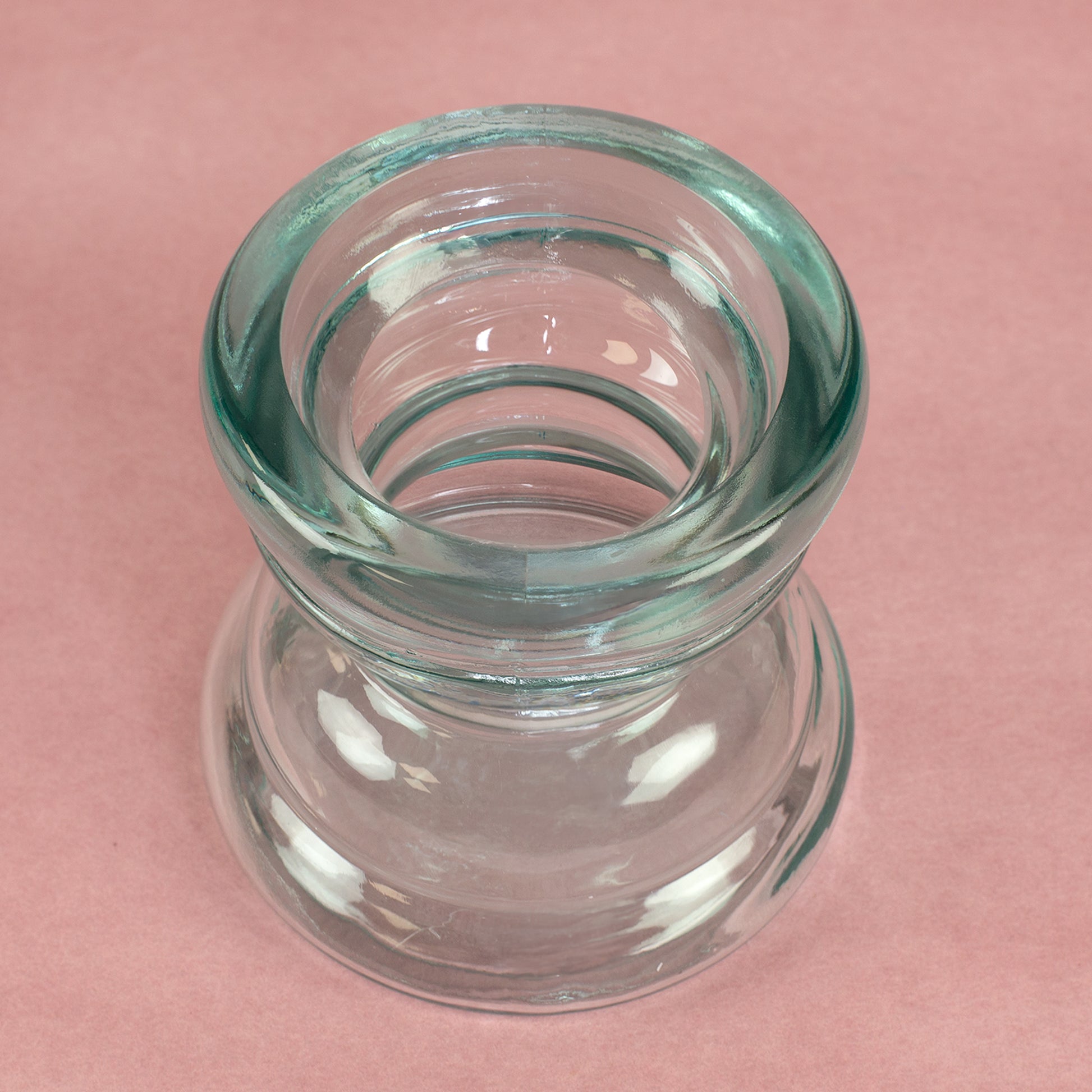 Kerzenhalter aus Glas von oben mit runder Kerzenaussparung für Stumpenkerzen