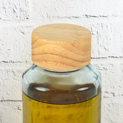 Detailaufnahme Holzdeckel der Glas Trinkflasche mit natürlicher Holzoptik