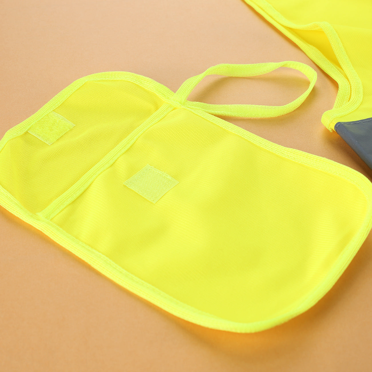 Tasche der Kinderwarnweste in Gelb