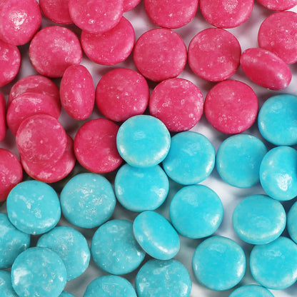 rote und blaue Traubenzucker Pillen