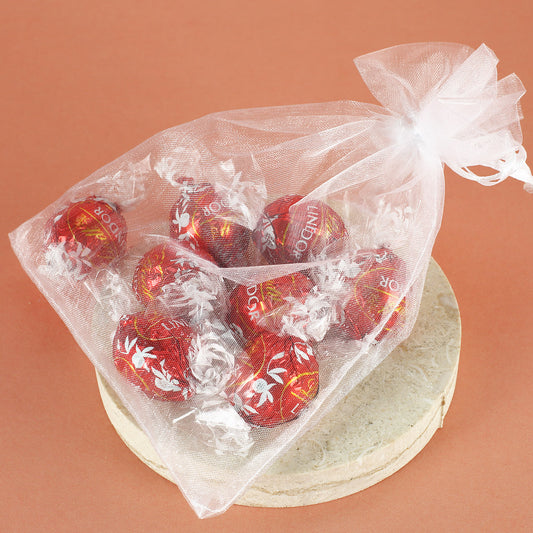 8 Stück Lindorkugeln im Organzasäckchen ca. 100 g als kleine Beigabe für Geschenke