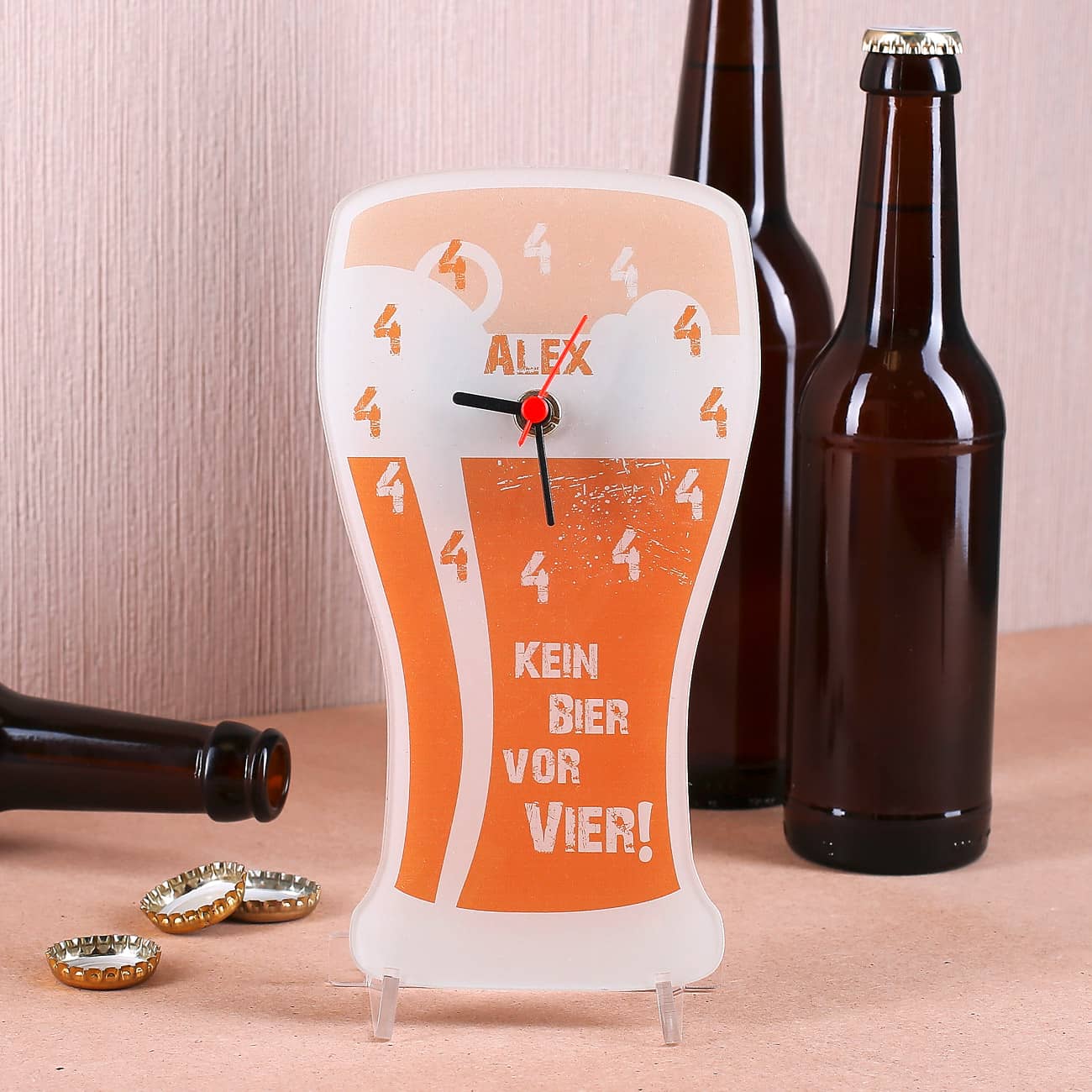 Acryluhr zum hinstellen in Form eines Bierglases