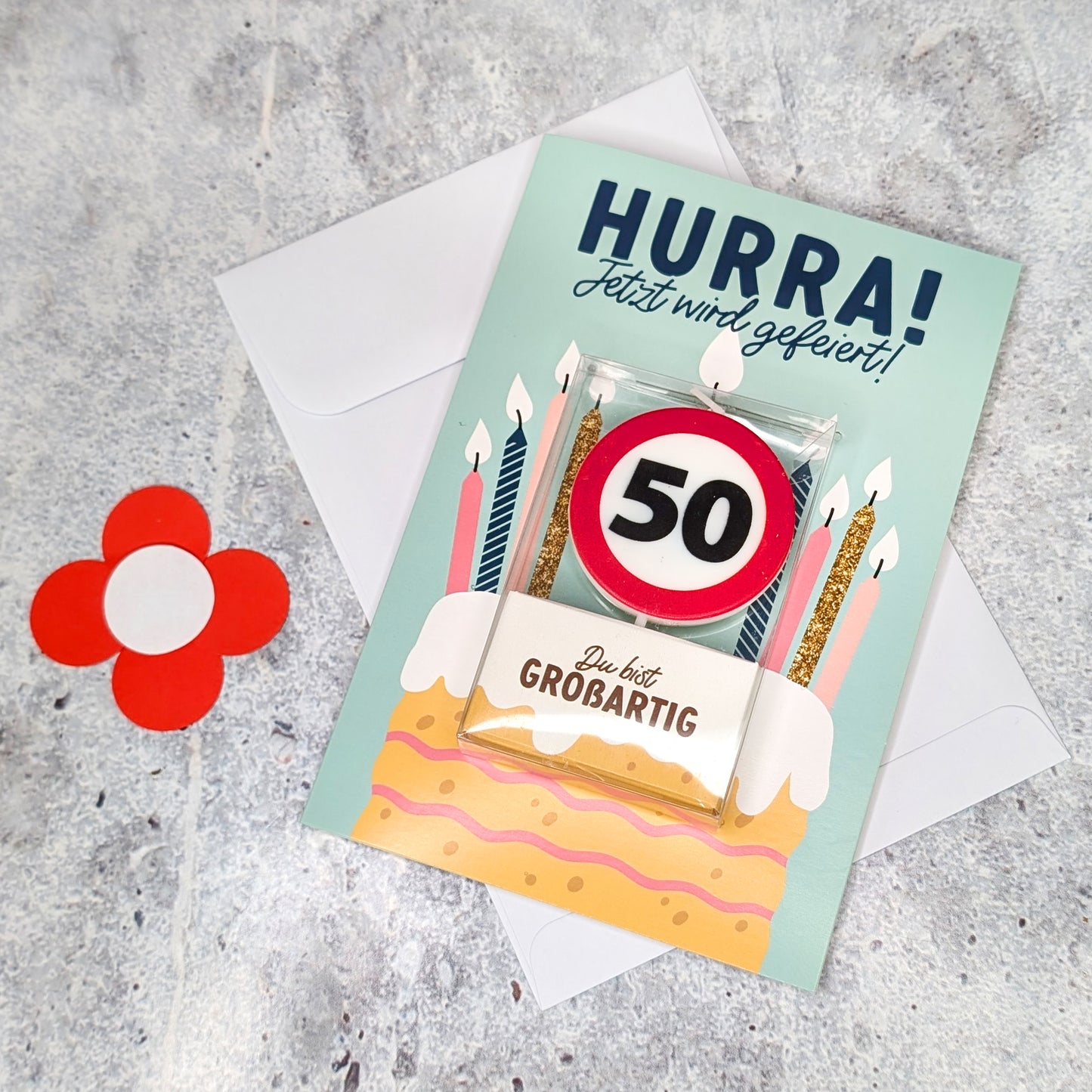 Geburtstagskarte mit Verkehrszeichen-Kerze – Variante „50“ auf hellem Untergrund