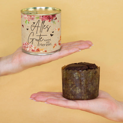 Schokoladen Brownie Kuchen in der Dose mit Alles Gute kommt von Herzen Motiv und Brownie auf der Hand
