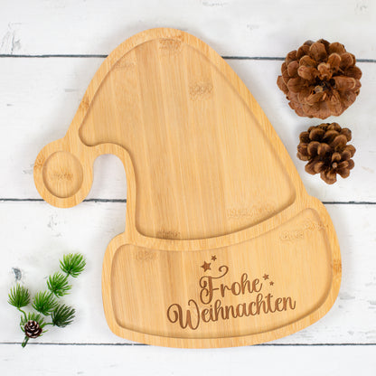 Plätzchenteller & Servierbrett aus Bambus mit Gravur 'Frohe Weihnachten'  | Form Weihnachtsmütze