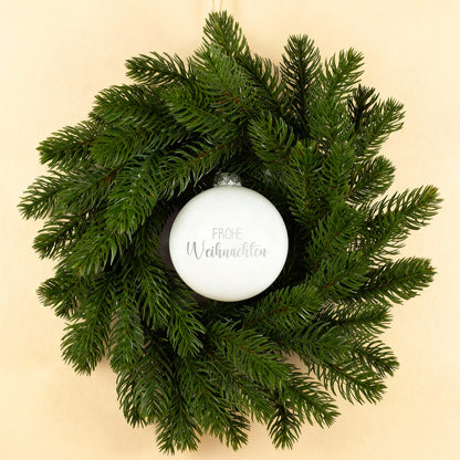Türkranz & Wandschmuck mit gravierter Kugel 'Frohe Weihnachten' in Rot oder Weiß | Weihnachtsdeko