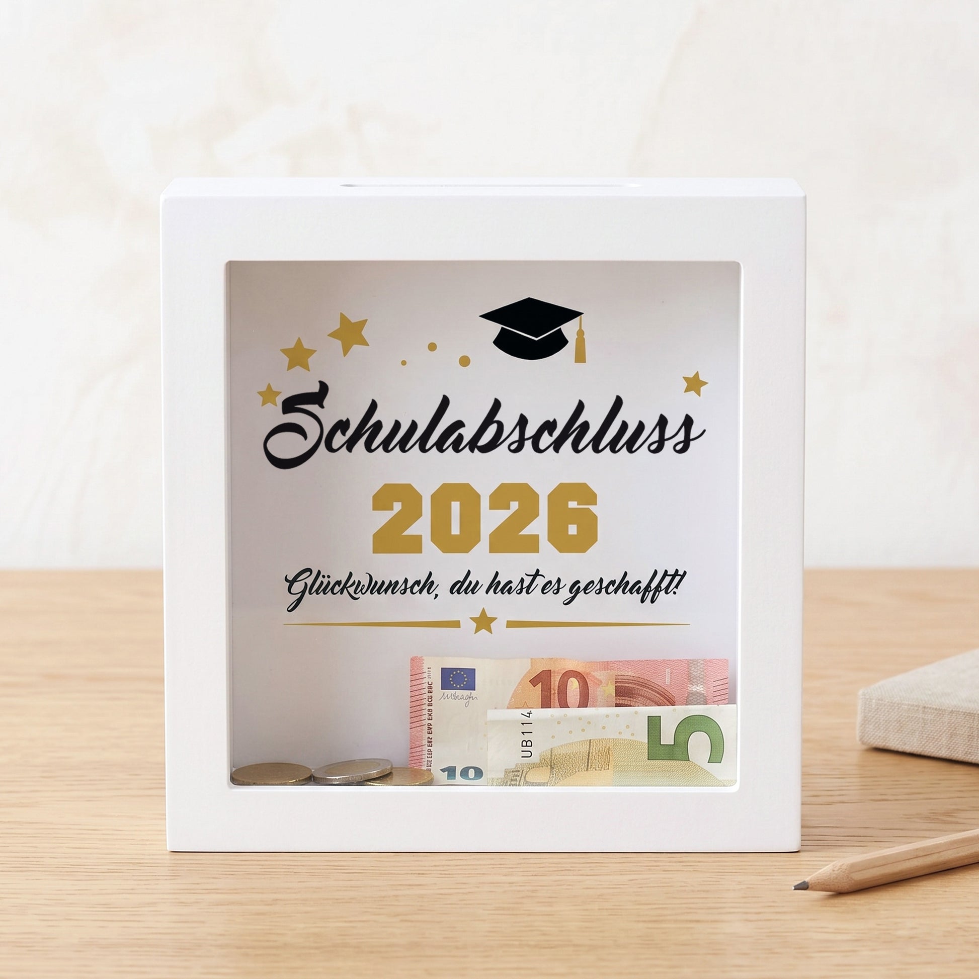 Bilderrahmen-Spardose „Schulabschluss 2026“ mit Geldscheinen und Münzen als Abschlussgeschenk