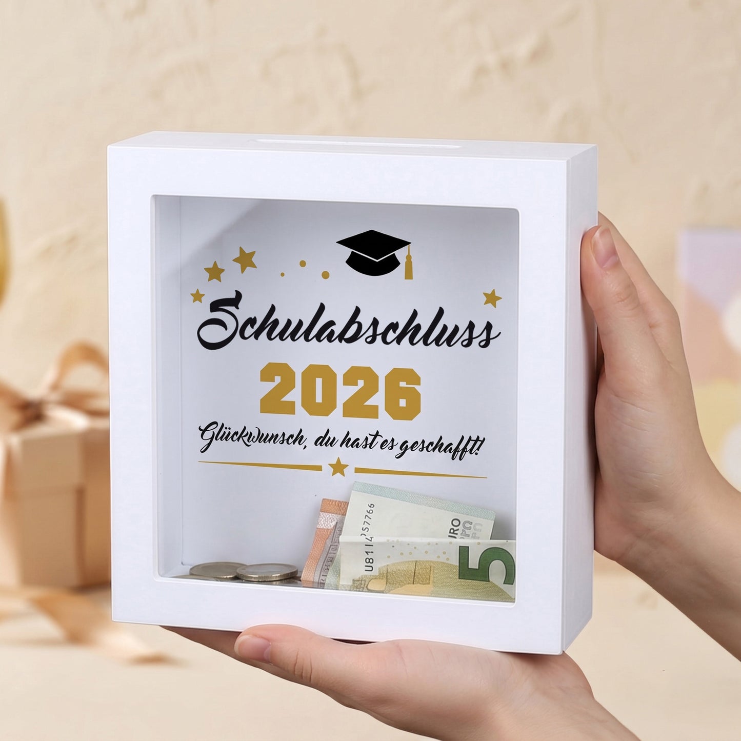 Bilderrahmen-Spardose „Schulabschluss 2026“ mit Geldscheinen und Münzen als Abschlussgeschenk
