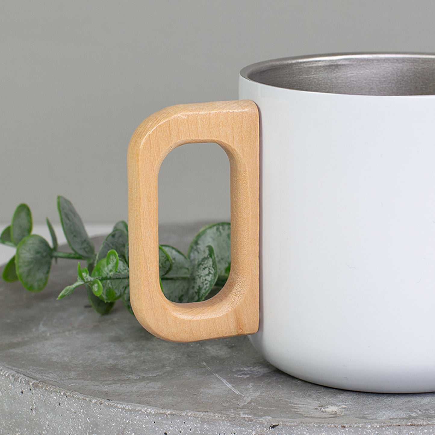 Edelstahl Tasse mit Holzgriff 'Einatmen Ausatmen Lächeln' | Doppelwandiger Becher als witziges Geschenk