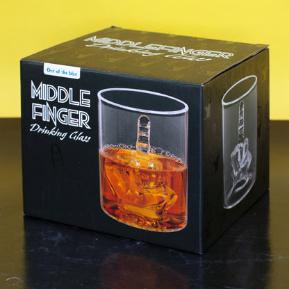 Verpacktes Middle Finger Drinking Glass mit schwarzer Geschenkbox