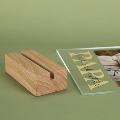 Mit schickem Holzsockel