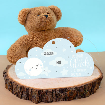 Acryl Wolke zur Geburt eines Jungen mit Name Noel und Datum vor Teddy auf Holzscheibe dekoriert