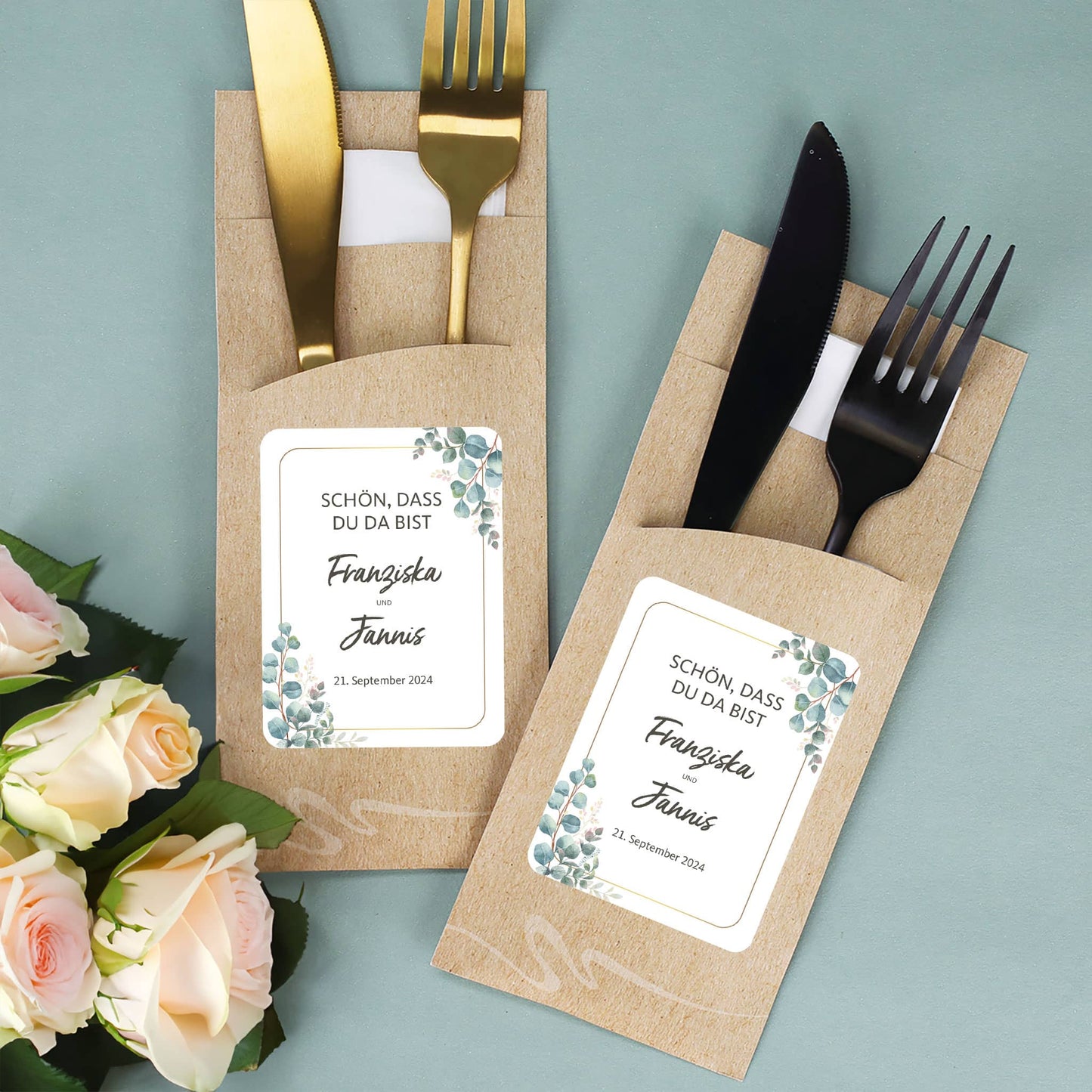 Besteckset mit Serviette zur Dekoration beim Hochzeitsessen