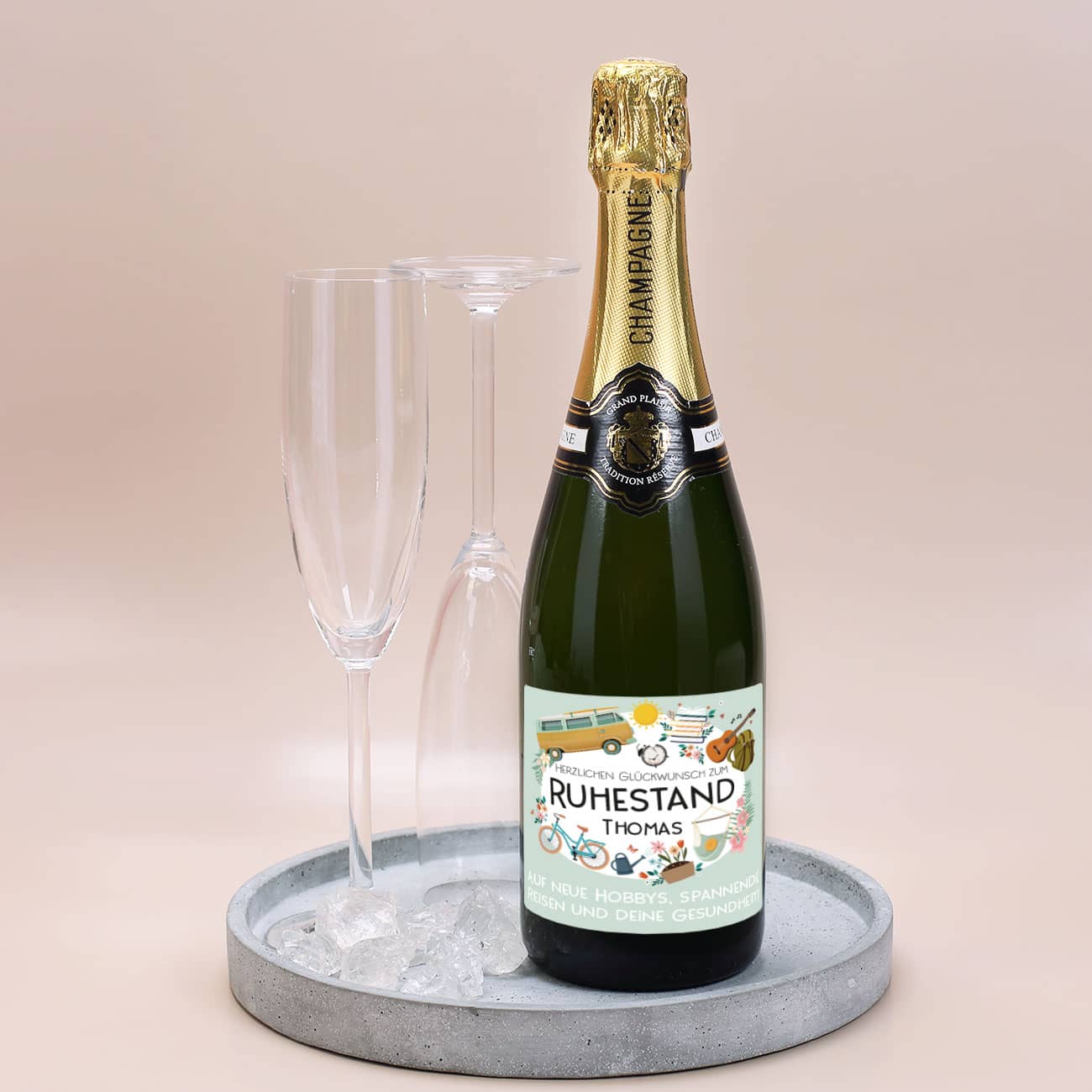 Champagner zum Ruhestand mit farbenfrohem Etikett und Name und Wunschtext