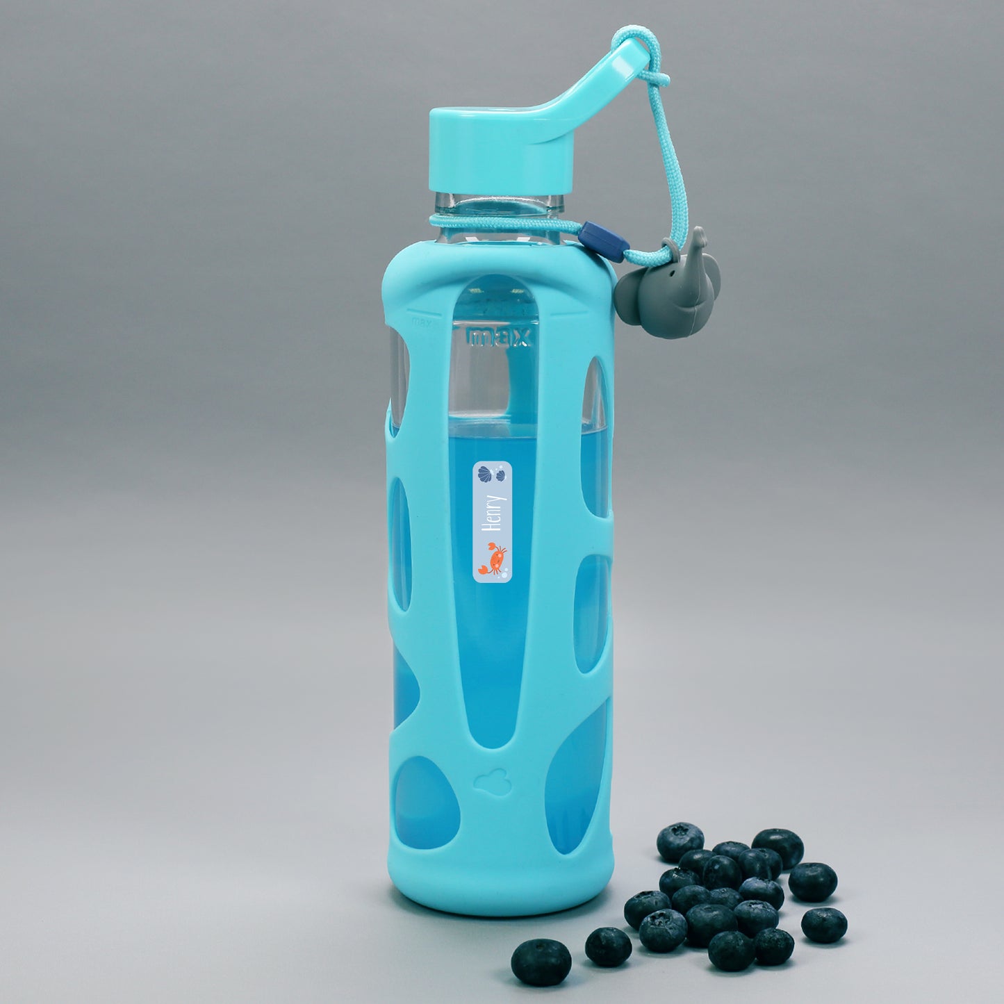Trinkflasche mit kleinem personalisierten Namensaufkleber im Unterwasser Design