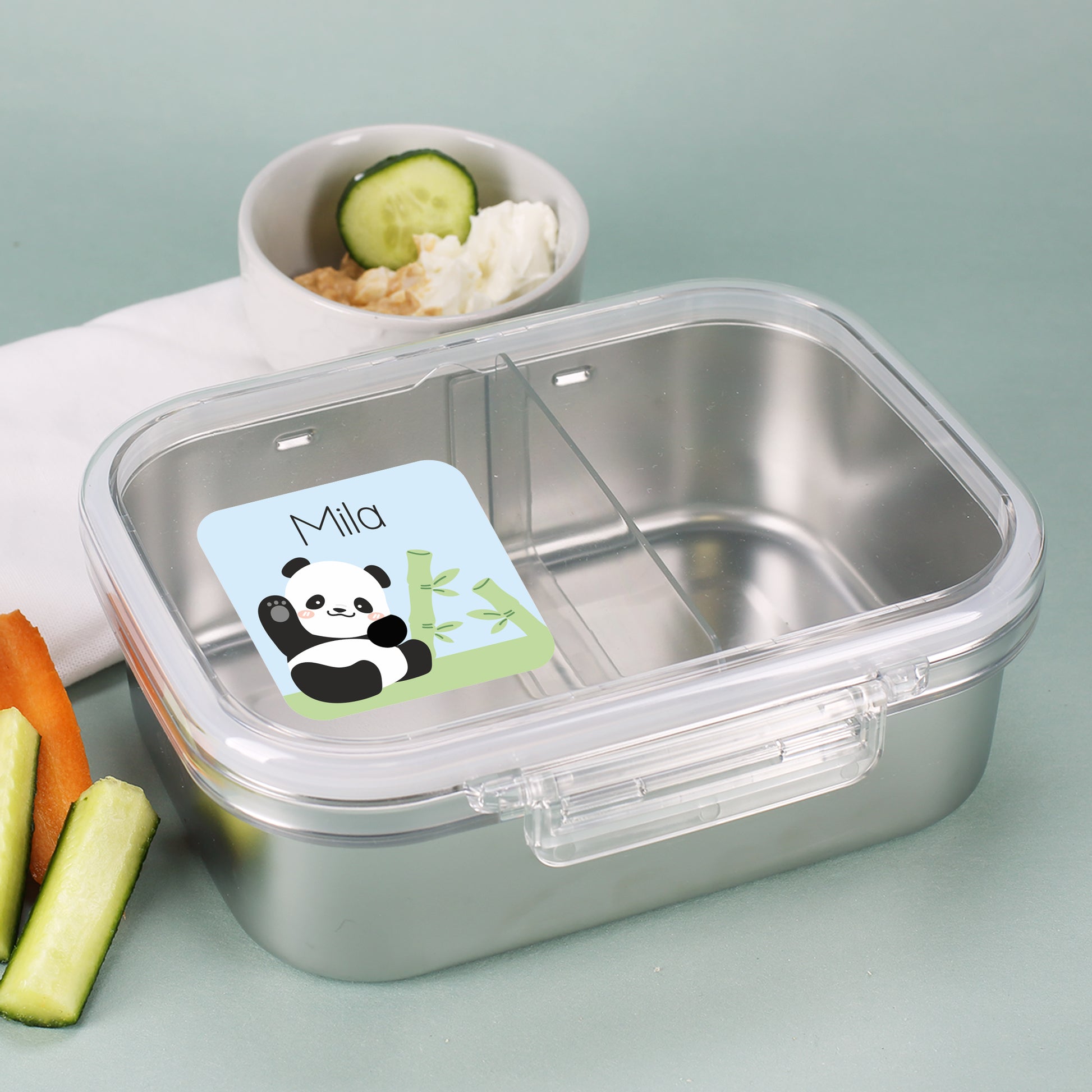 Brotdose mit eckigem Panda Namensaufkleber und Name Mila als Kindergarten Etikett