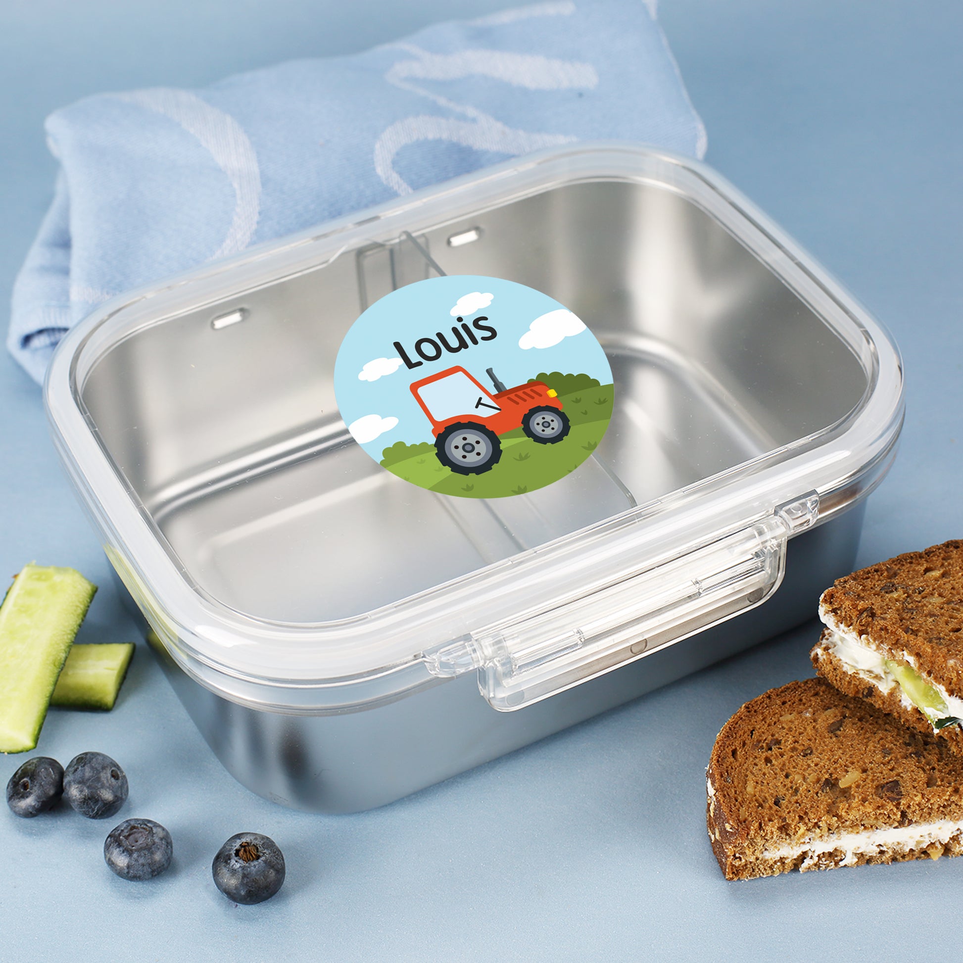 Brotdose mit rundem Namensaufkleber mit rotem Traktor und Name Louis