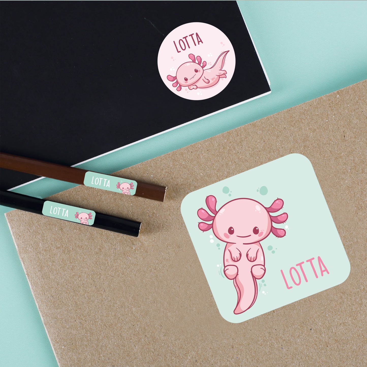 Personalisierte Namensaufkleber mit Axolotl Motiv und Name Lotta auf Heft, Stiften und Notizbuch