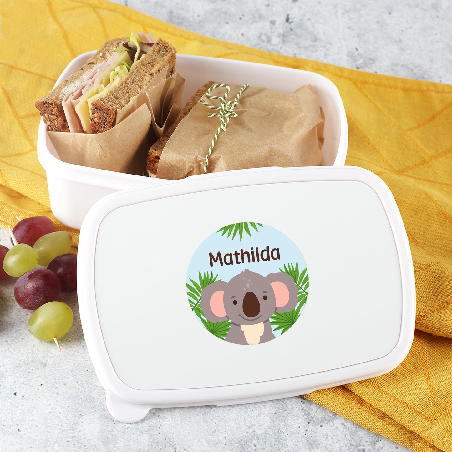 Brotdose mit rundem Koala Namensaufkleber und Name Mathilda