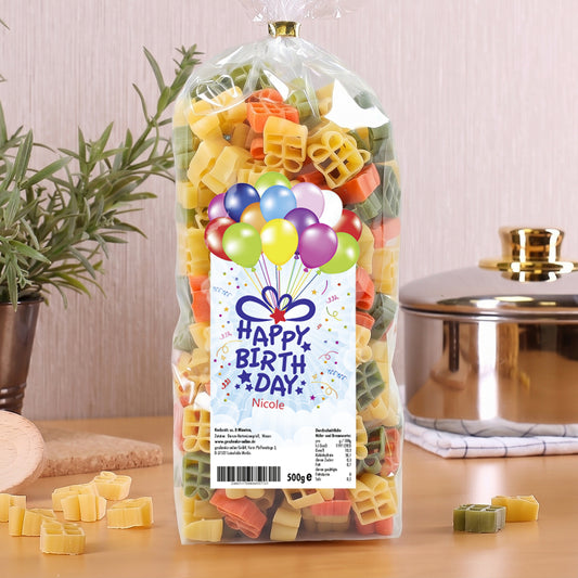 500g Nudeln in Geschenkform zum Geburtstag neben Topf
