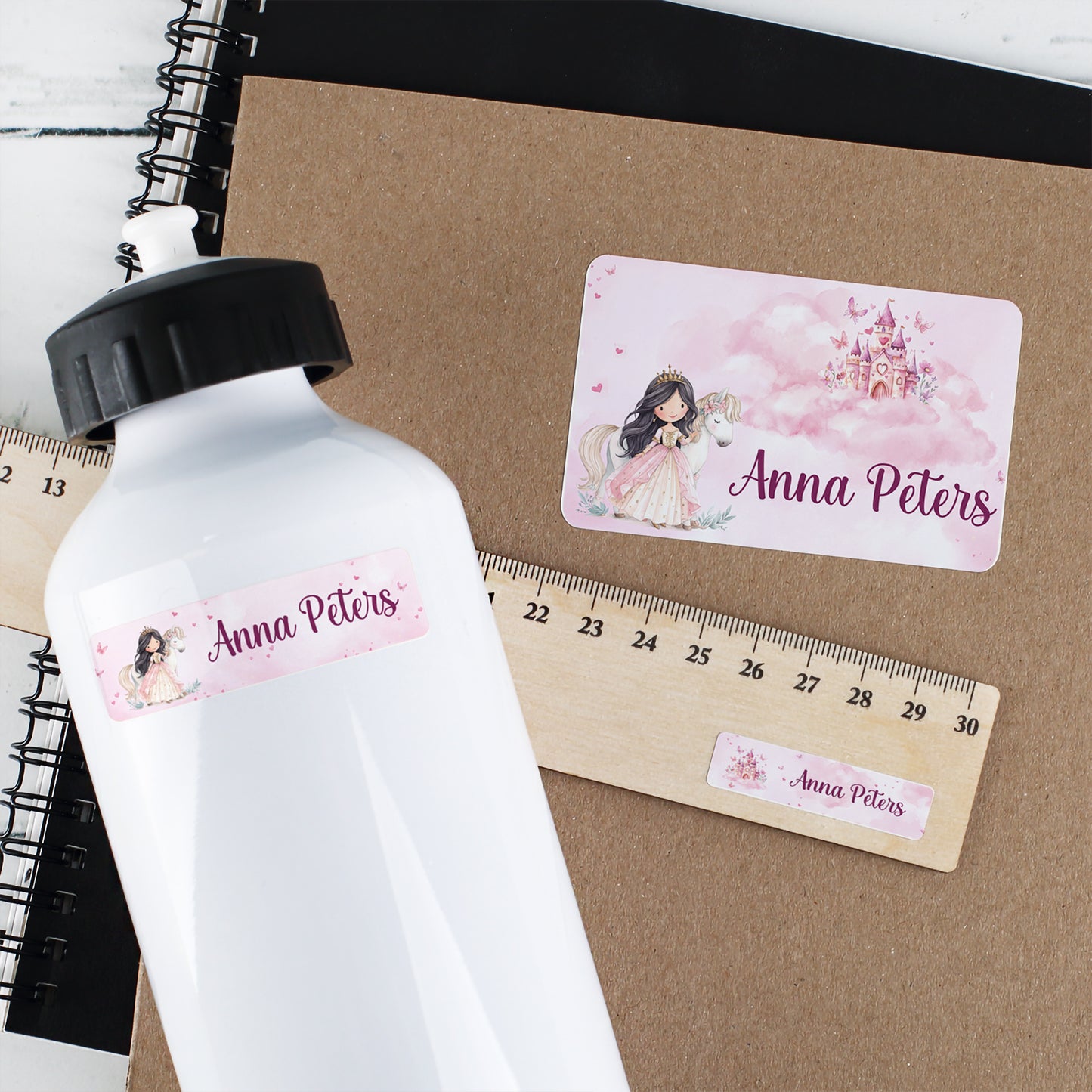 Namensaufkleber für Mädchen mit Prinzessin Motiv auf Trinkflasche, Lineal und großem Etikett