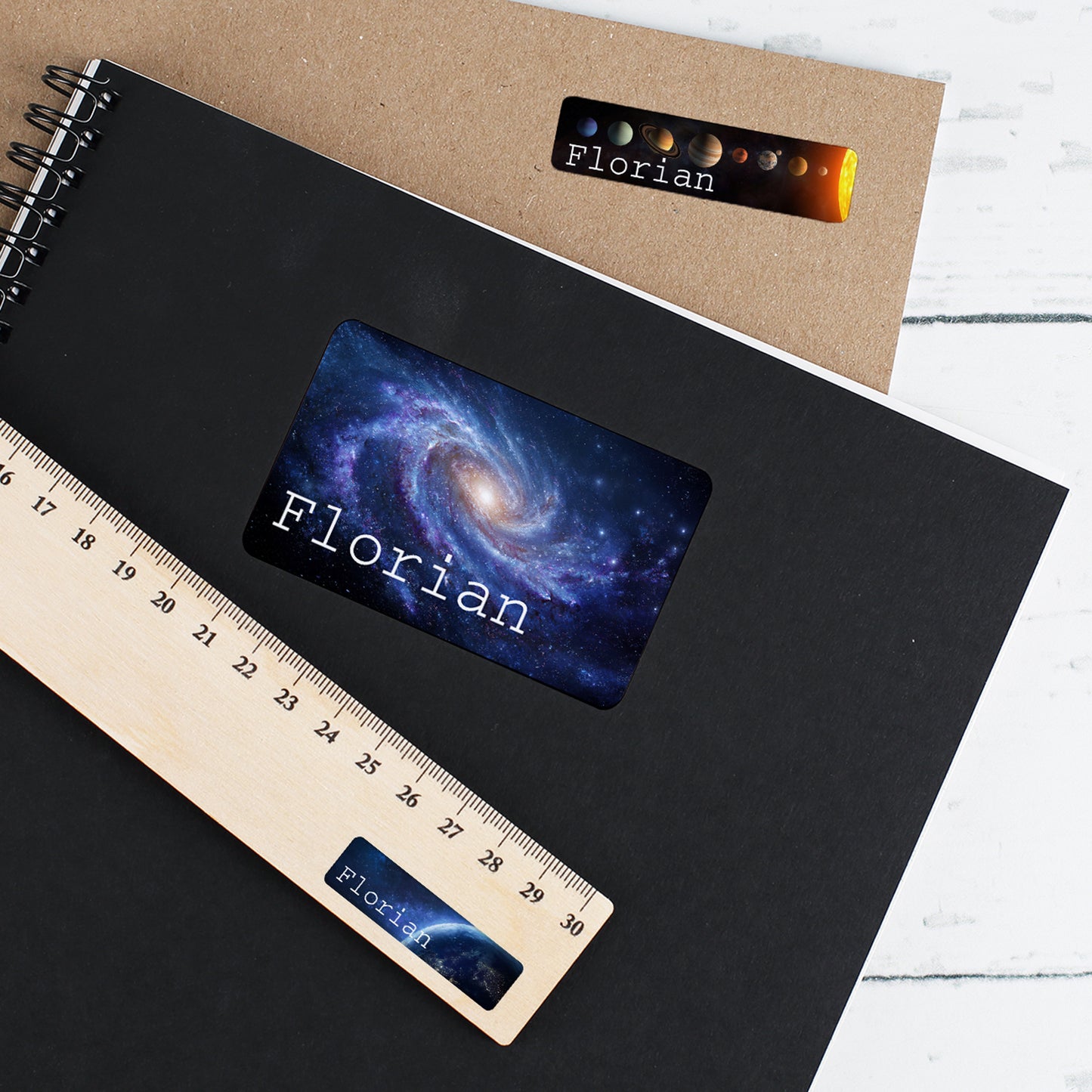 Personalisierte Namensaufkleber im Weltraum Motiv mit Galaxy Design, Planeten und Name Florian auf Heft, Lineal und Karte