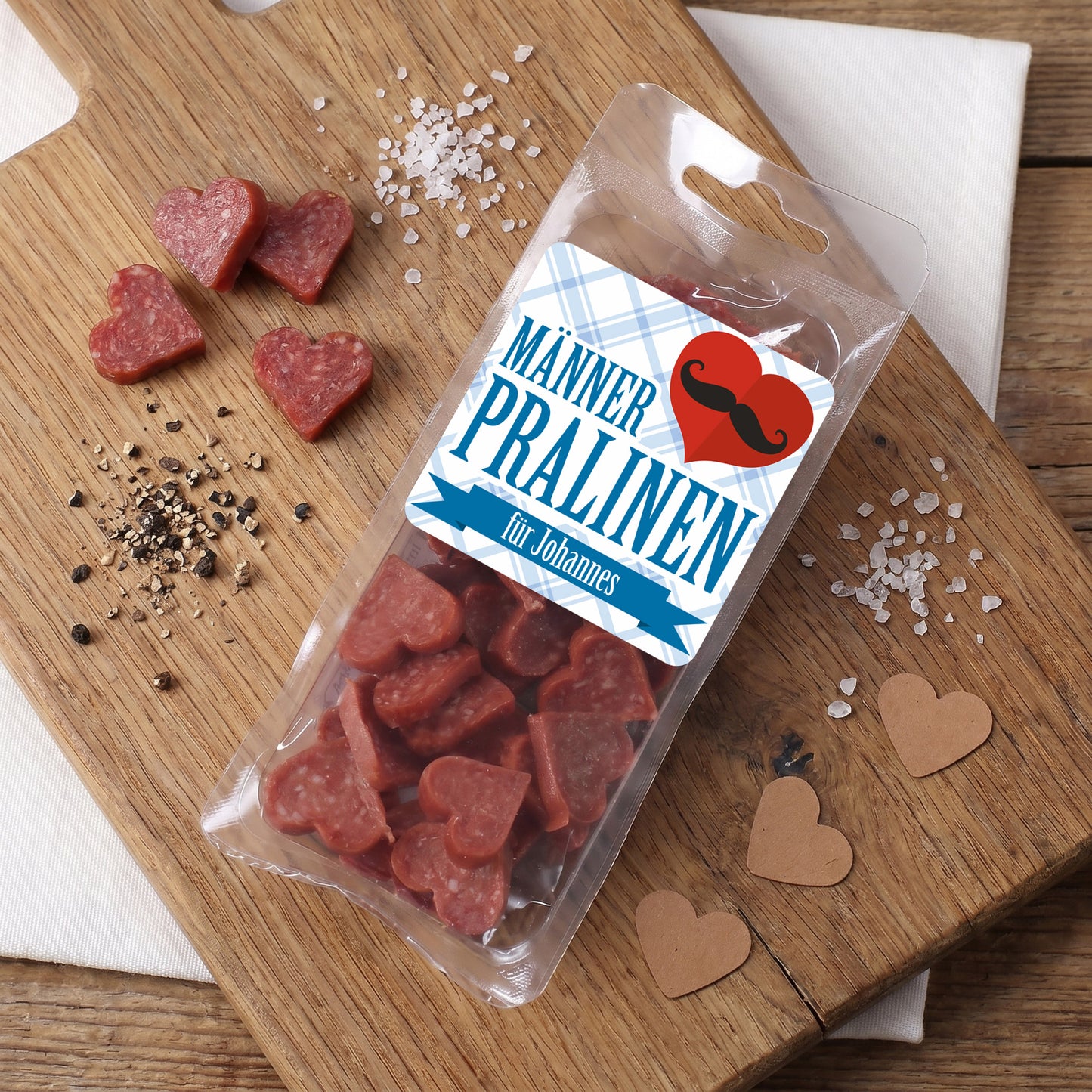 Salami Herzen als Männer Pralinen mit Namensaufkleber 