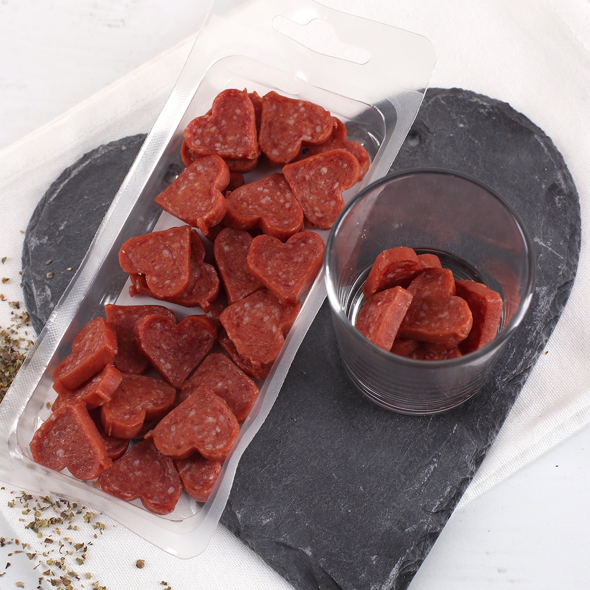 Verpackte Salamiherzen für Biker – herzhafter Snack für unterwegs und Touren