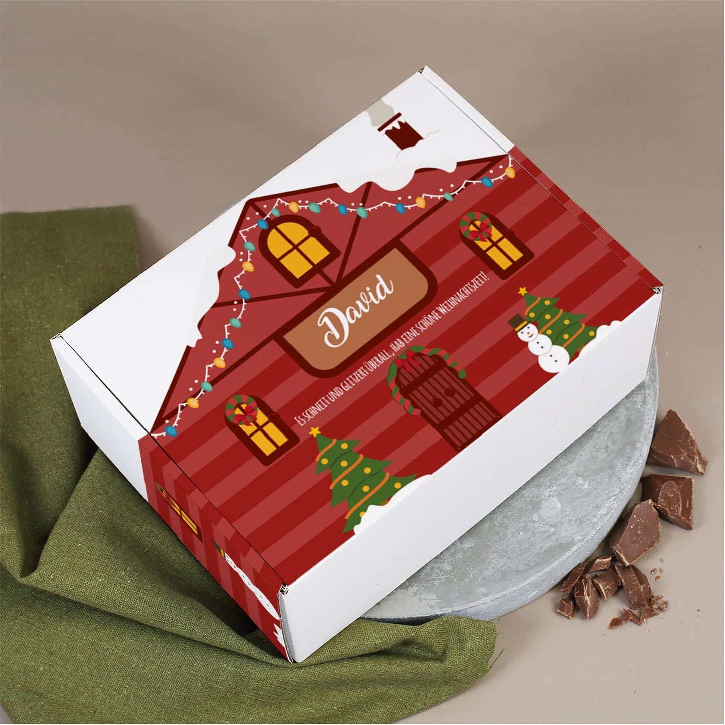 Geschenkbox mit Weihnachtshäuschen, Name & Text bedruckt