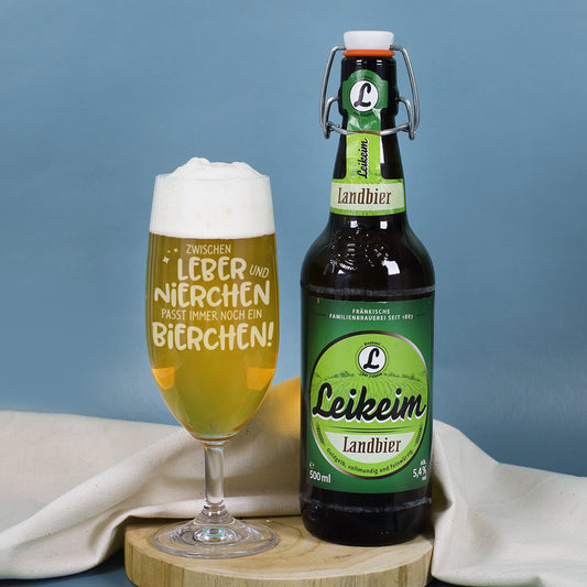 Leikeim Landbierflasche mit gefülltem Bierglas und Gravur "Zwischen Leber und Nierchen..."
