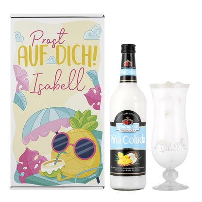 Freigestelltes Produktfoto: Geschenkbox, Glas und Flasche auf weißem Hintergrund