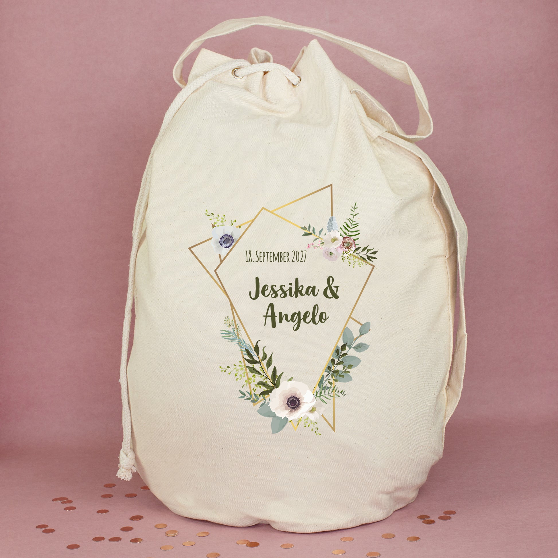 Personalisierter Seesack in Naturfarbe mit floralem Hochzeitsmotiv, Namen und Datum als Aufbewahrung für den XXL Wackelturm