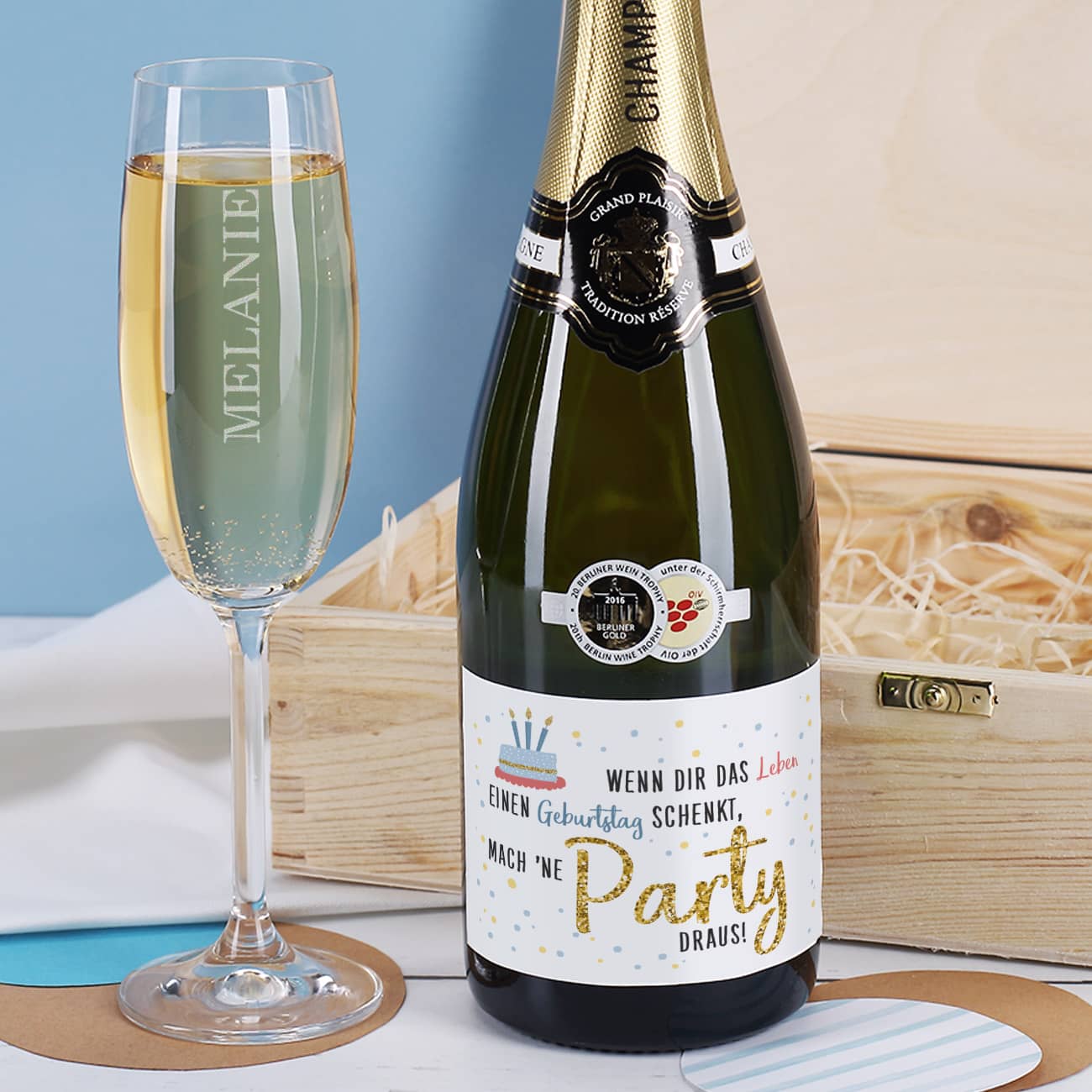 Champagner zum Geburtstag mit graviertem Glas in Holzbox