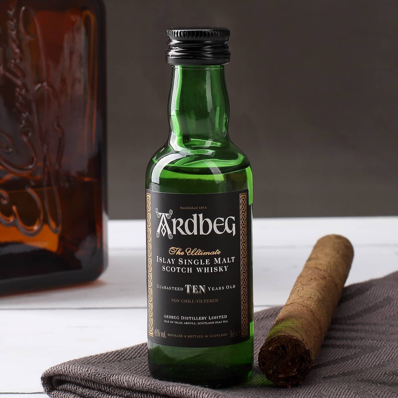 Whisky Geschenk-Set mit 1 Miniatur-Flasche Ardbeg 10