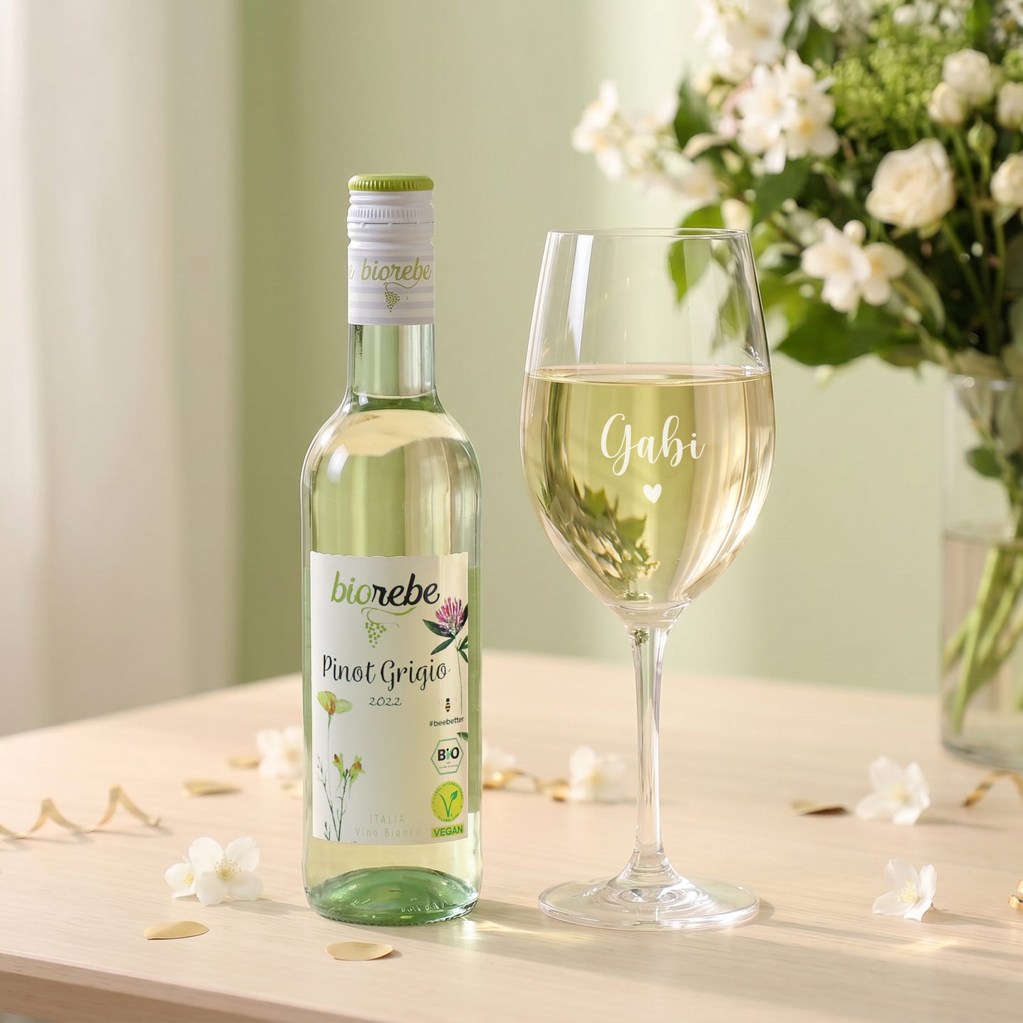 Weißweinglas mit Wunschnamen und Biorebe Pinot Grigio