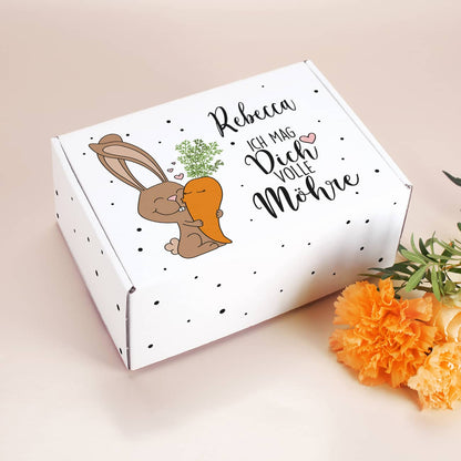 Geschenkbox aus Pappe mit Hasen Motiv und Name personalisiert