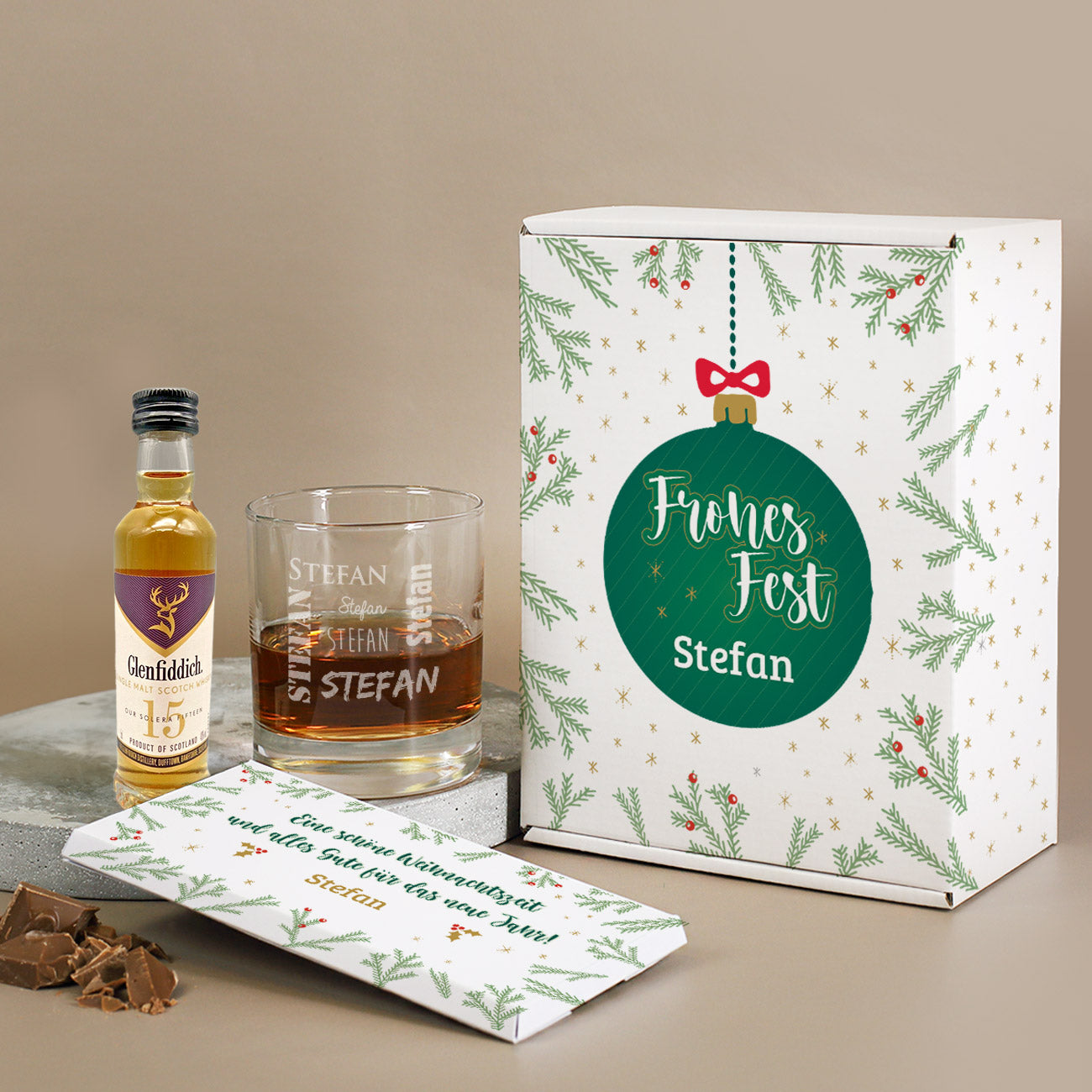 Whisky-Geschenkset zu Weihnachten mit Glenfiddich, graviertem Glas und Schokolade