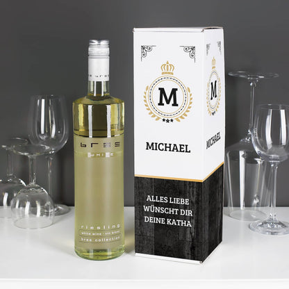 Weißwein mit bedruckter Flaschenverpackung