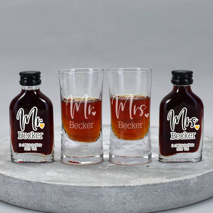 Schnapsglas und Kräuterlikör für Mr. & Mrs. mit Ihrem Wunschnamen gestaltet