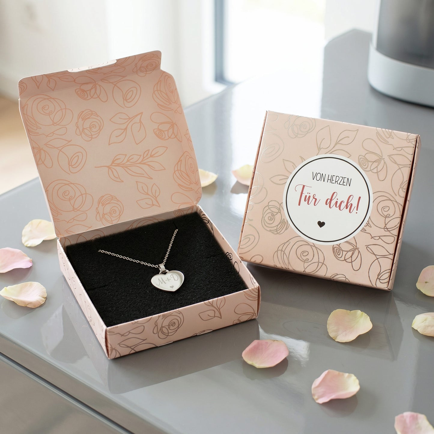 Halskette mit Herzanhänger und passender Geschenkbox für die Liebste