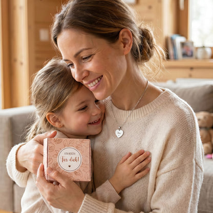 Silberne Kette mit ein Herz für Mama und Namensgravur